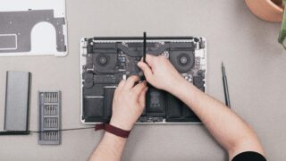 ビジネスマンの投資術：ノートパソコンのバッテリー寿命が来たら「中古」が賢い理由 